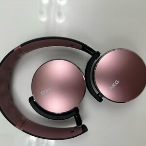 AKG Y500 On-Ear Foldable Wireless Bluetooth Headphones - Pink (US Version)